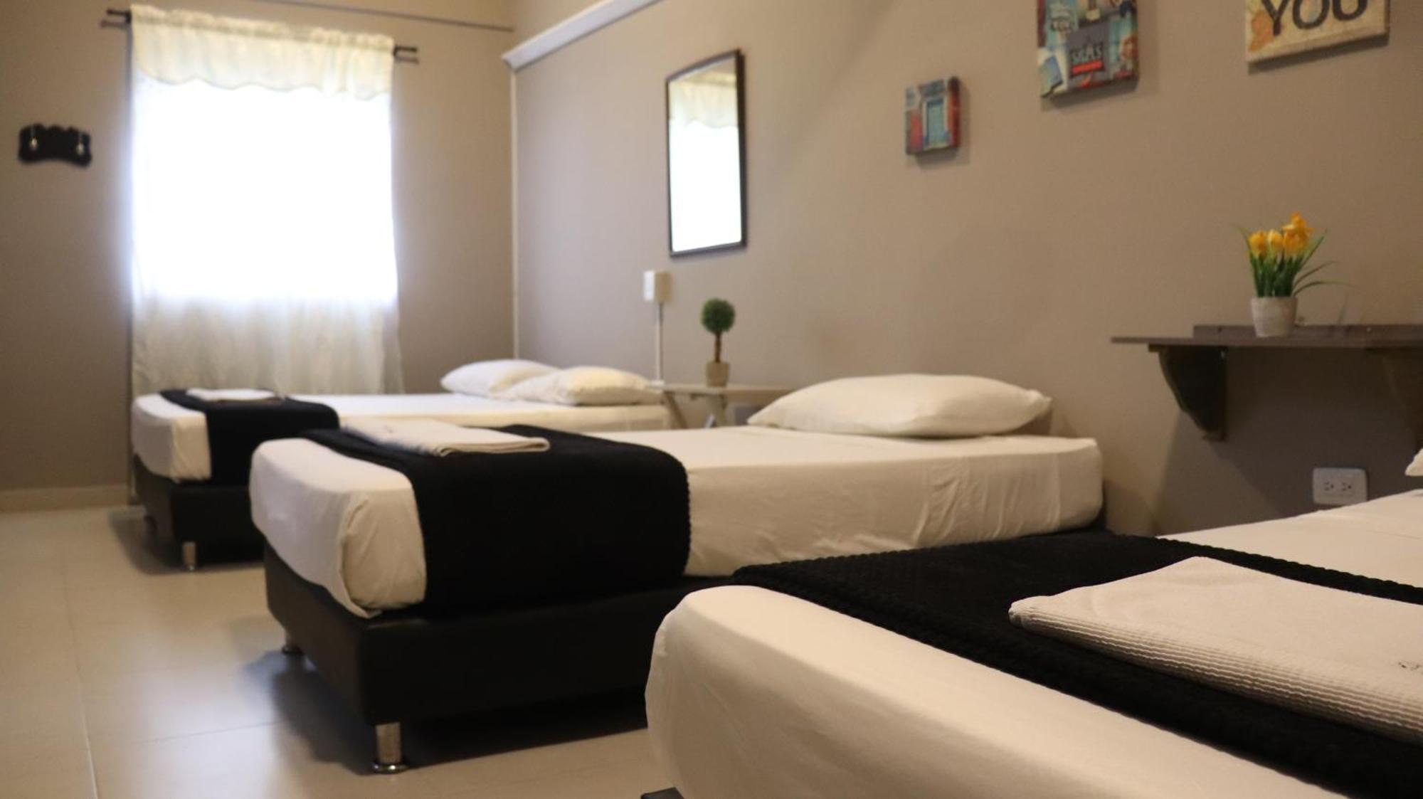 Hotel Simon Plaza Pereira Buitenkant foto