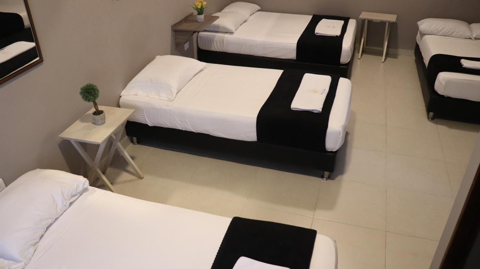 Hotel Simon Plaza Pereira Buitenkant foto