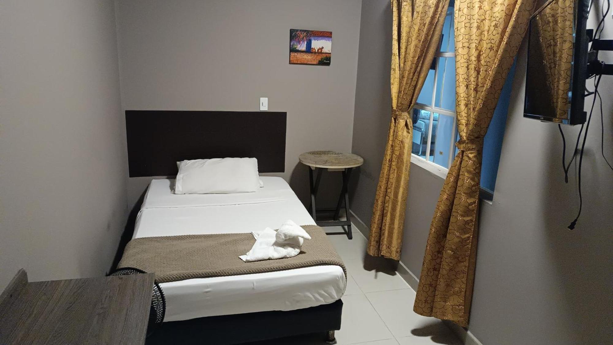 Hotel Simon Plaza Pereira Buitenkant foto