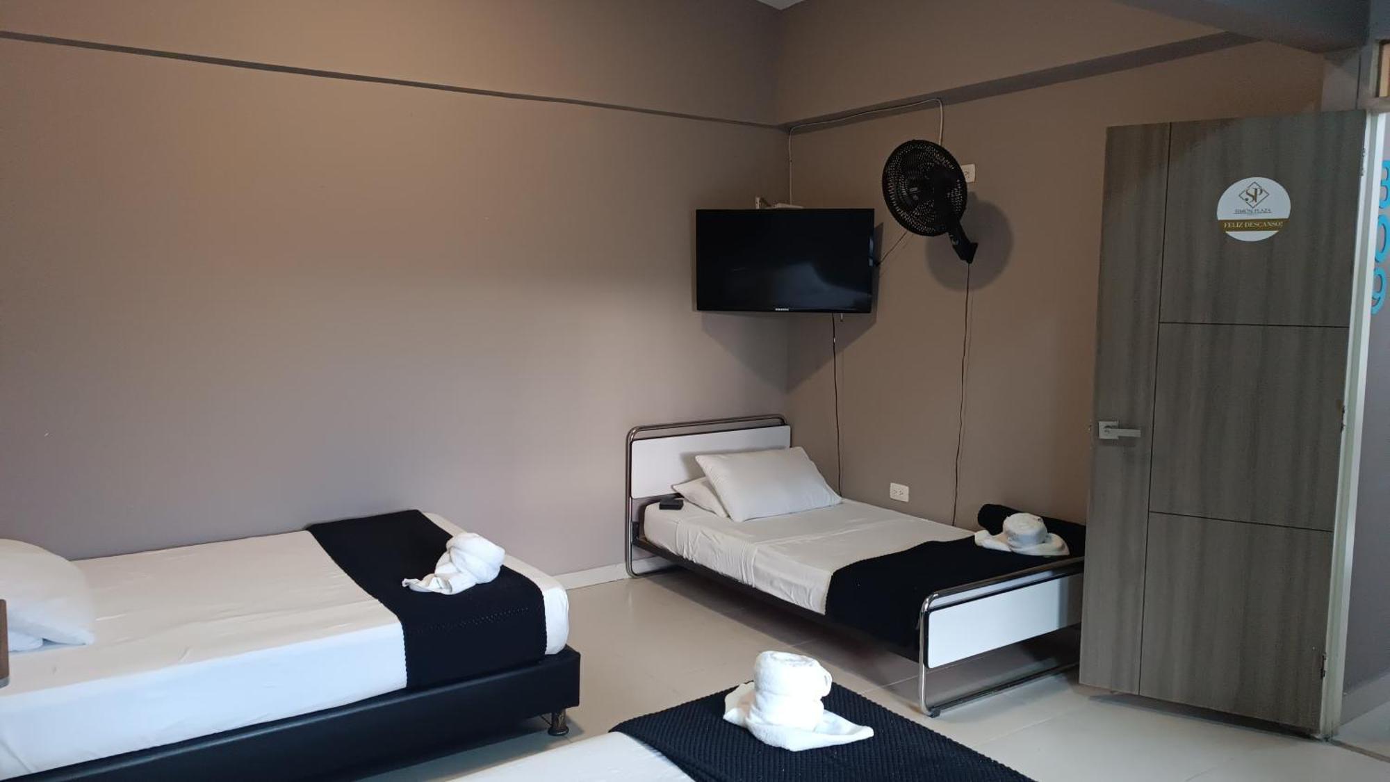 Hotel Simon Plaza Pereira Buitenkant foto