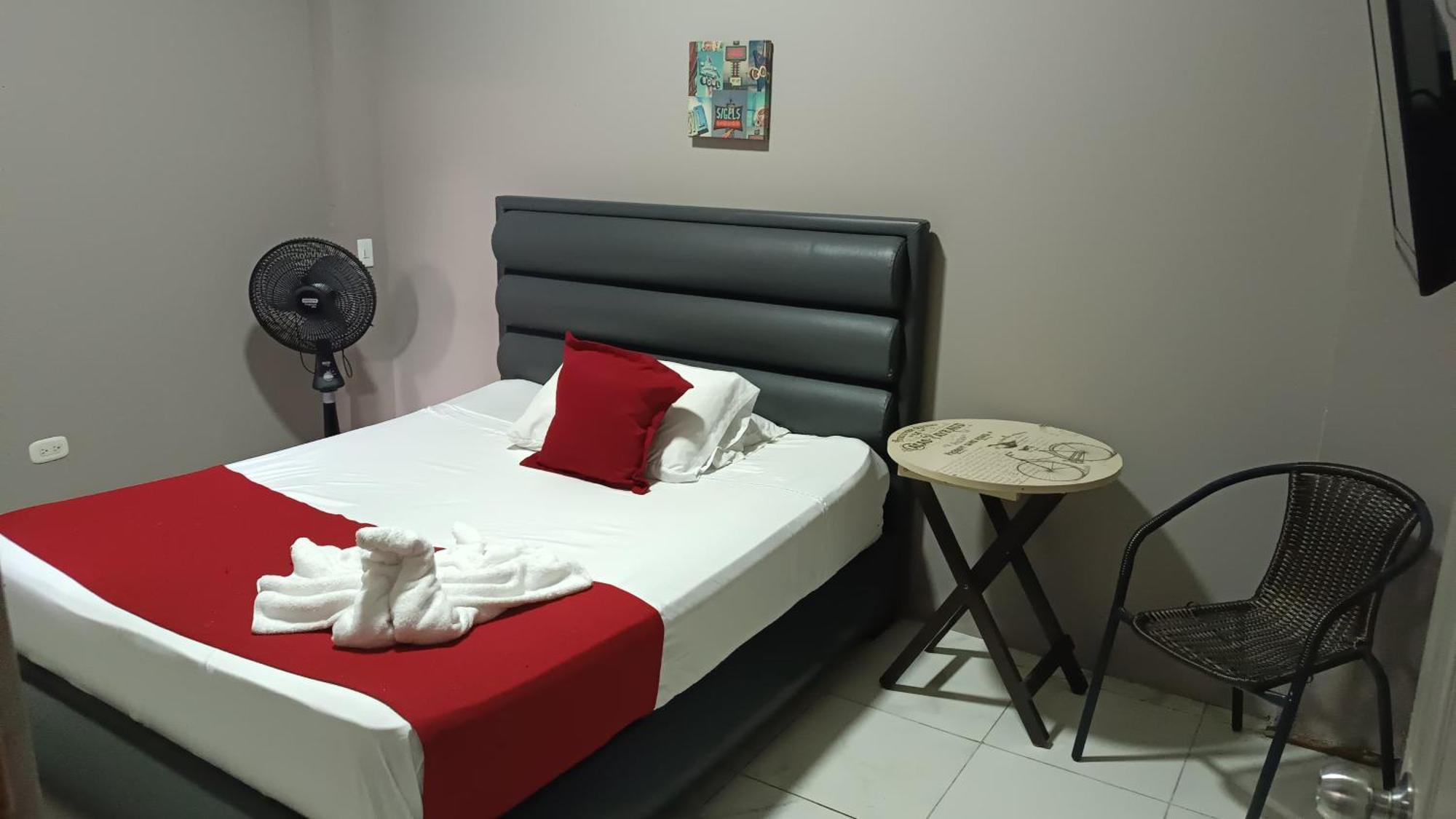 Hotel Simon Plaza Pereira Buitenkant foto